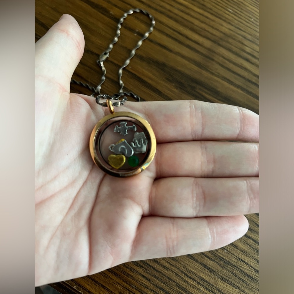 Locket necklace - Picture 3 of 3